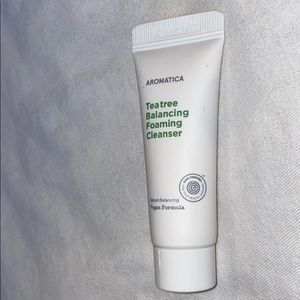 Aromatica: TeaTree Balancing Foaming Cleanser